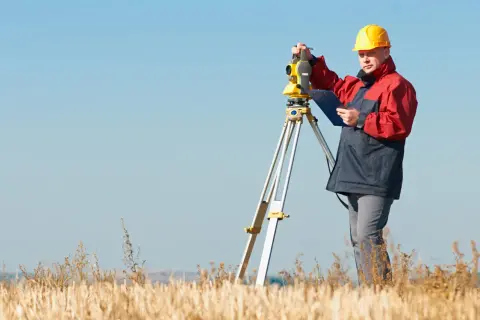 Ile kosztuje tyczenie budynku? Sprawdź, co wpływa na ceny usług geodezyjnych