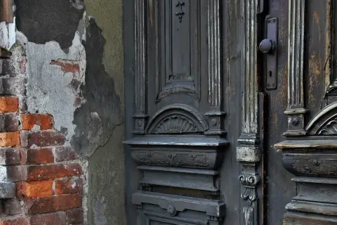 Kiedy budynek jest zabytkiem? Poznaj kluczowe kryteria i przepisy
