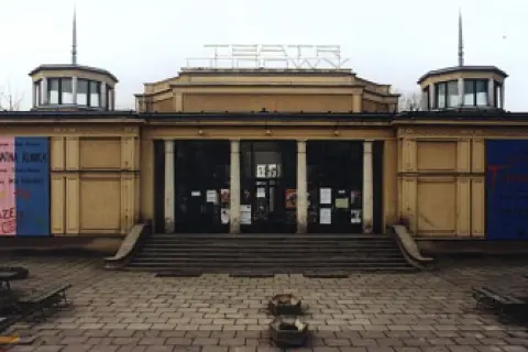 Jak dojechać do osiedla teatralnego w Krakowie bez problemów?