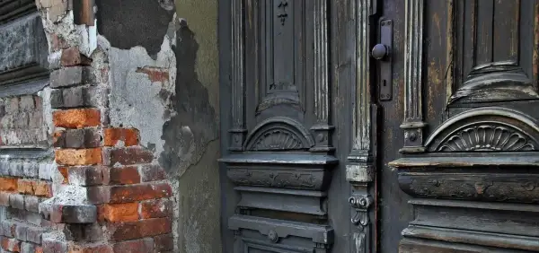 Kiedy budynek jest zabytkiem? Poznaj kluczowe kryteria i przepisy